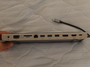 belkin CONNECT USB-C 11-in-1 Multiport Dock USB-C ドッキングステーション 後ろから撮影